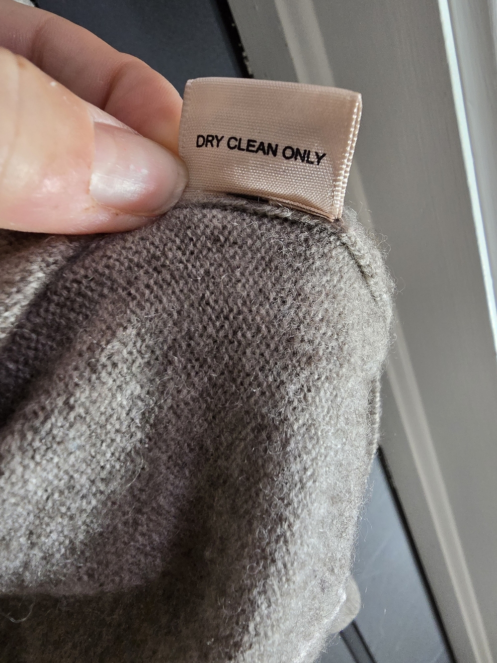 Philosophy 100% Cashmere Gray Crewneck Sweater with White Star Pattern - Picture 6 of 6